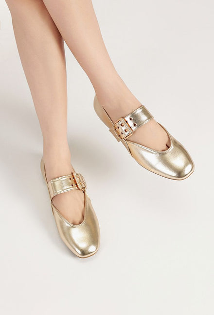 GOLD METALLIC BUCKLED DETAILED FLAT BALLET LOAFERS