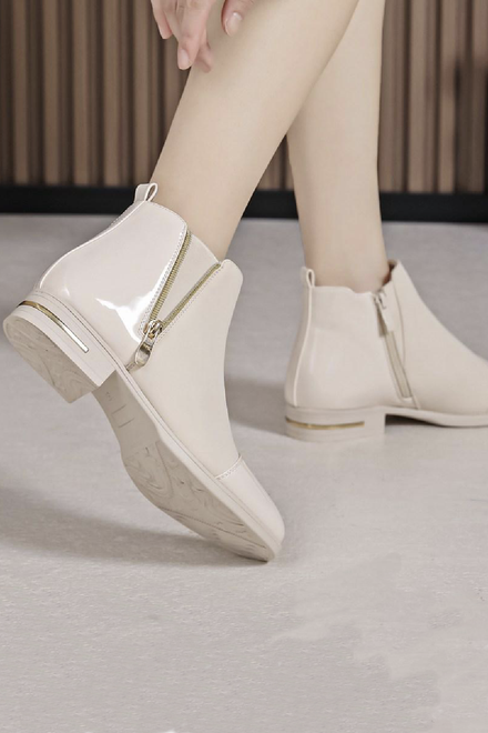 LADIES BEIGE CLASSIC ZIP DETAIL BLOCK HEEL CHELSEA FLAT ANKLE BOOTS