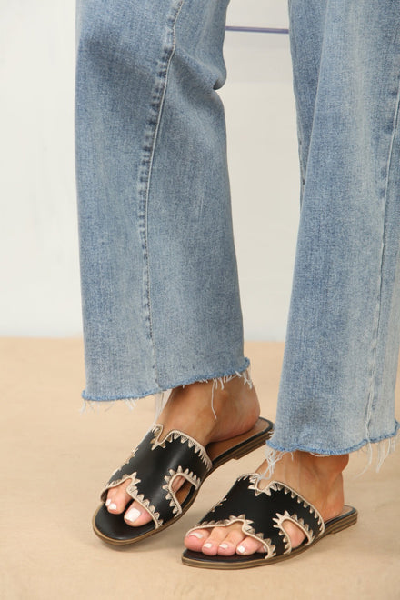 BLACK FAUX LEATHER STITCH DETAIL DESIGNER STRAP SANDALS