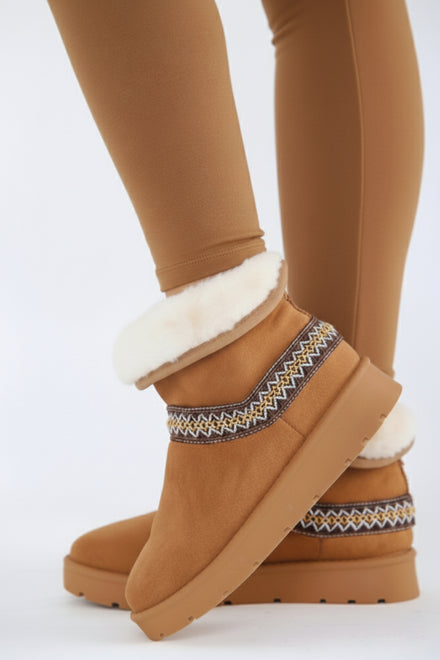 CHESTNUT FOLD OVER EMBROIDED AZTEC DETAIL FULLY FUR LINED BOOT (PACK A)