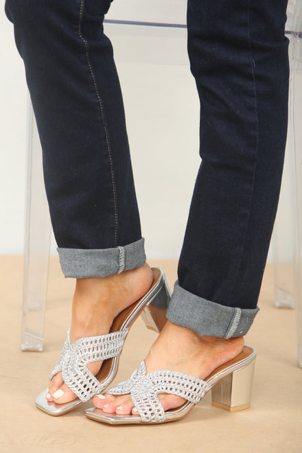 KNITTED BLOCK HEEL MULES IN SILVER