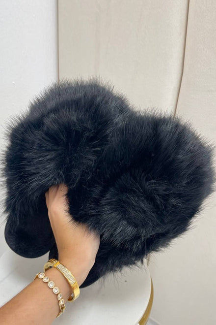 BLACK EXTREME OVERSIZED FAUX FUR FLUFFY SLIPPERS