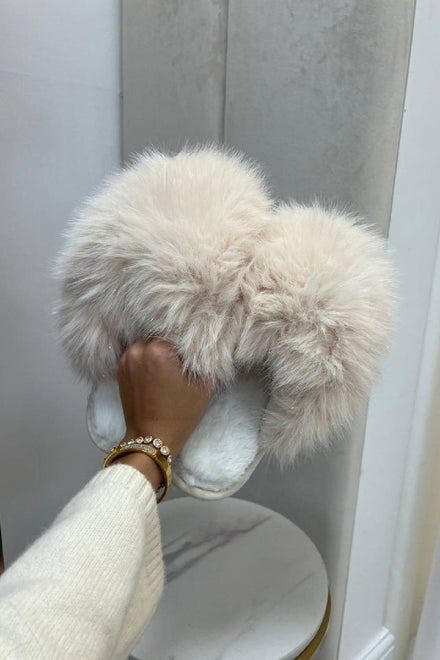 BEIGE EXTREME OVERSIZED FAUX FUR FLUFFY SLIPPERS