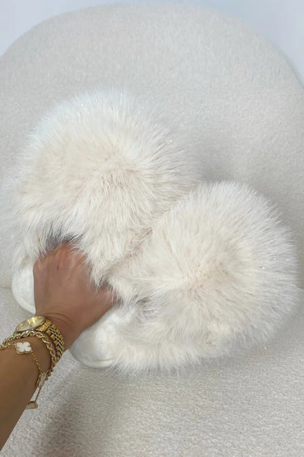 WHITE EXTREME OVERSIZED FAUX FUR FLUFFY SLIPPERS