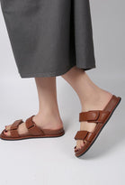 DOUBLE STRAP FLAT SLIDER SANDALS IN CAMEL