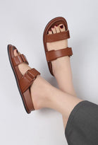 DOUBLE STRAP FLAT SLIDER SANDALS IN CAMEL