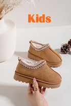 KIDS EMBROIDERY DETAIL FAUX FUR LINING LOW PLATFORM SLIPPERS IN CAMEL 25-30 SIZES
