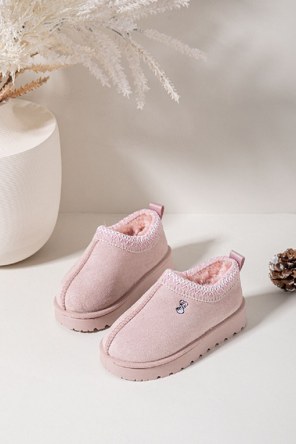 KIDS PINK EMBROIDED FLUFFY FAUX FUR LOW PLATFORM SLIPPERS 31/36