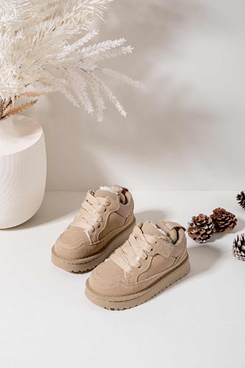 KIDS FLUFFY COSY BEIGE LACE UP FLAT FAUX FUR LINED TRAINERS WINTER 31/36 SIZES