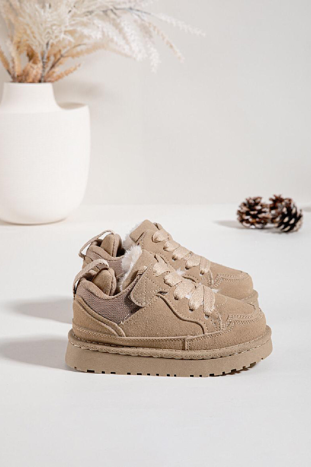 KIDS FLUFFY COSY BEIGE LACE UP FLAT FAUX FUR LINED TRAINERS WINTER 31/36 SIZES