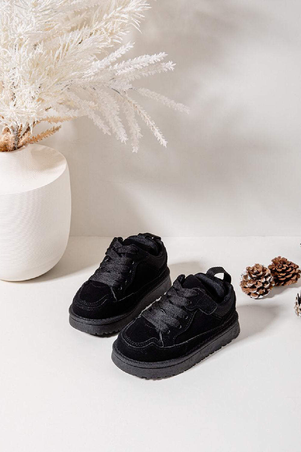 KIDS FLUFFY COSY BLACK LACE UP FLAT FAUX FUR LINED TRAINERS WINTER 31/36 SIZES