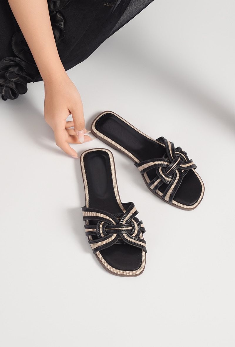 MULTI STRAP CROSS OVER FLAT SLIDERS IN BLACK