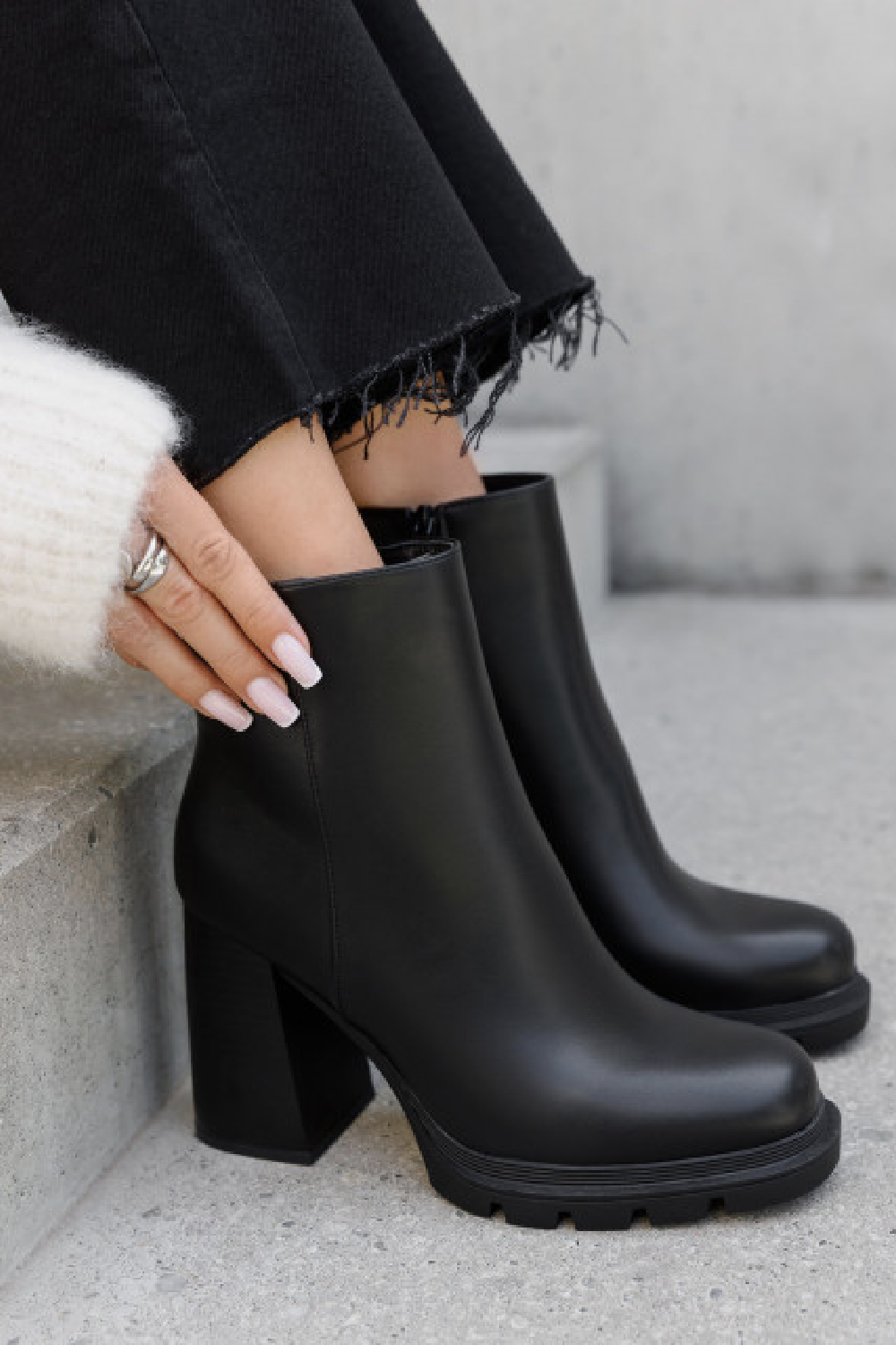 BLACK PU BLOCK HEEL PLATFORM ANKLE BOOTS