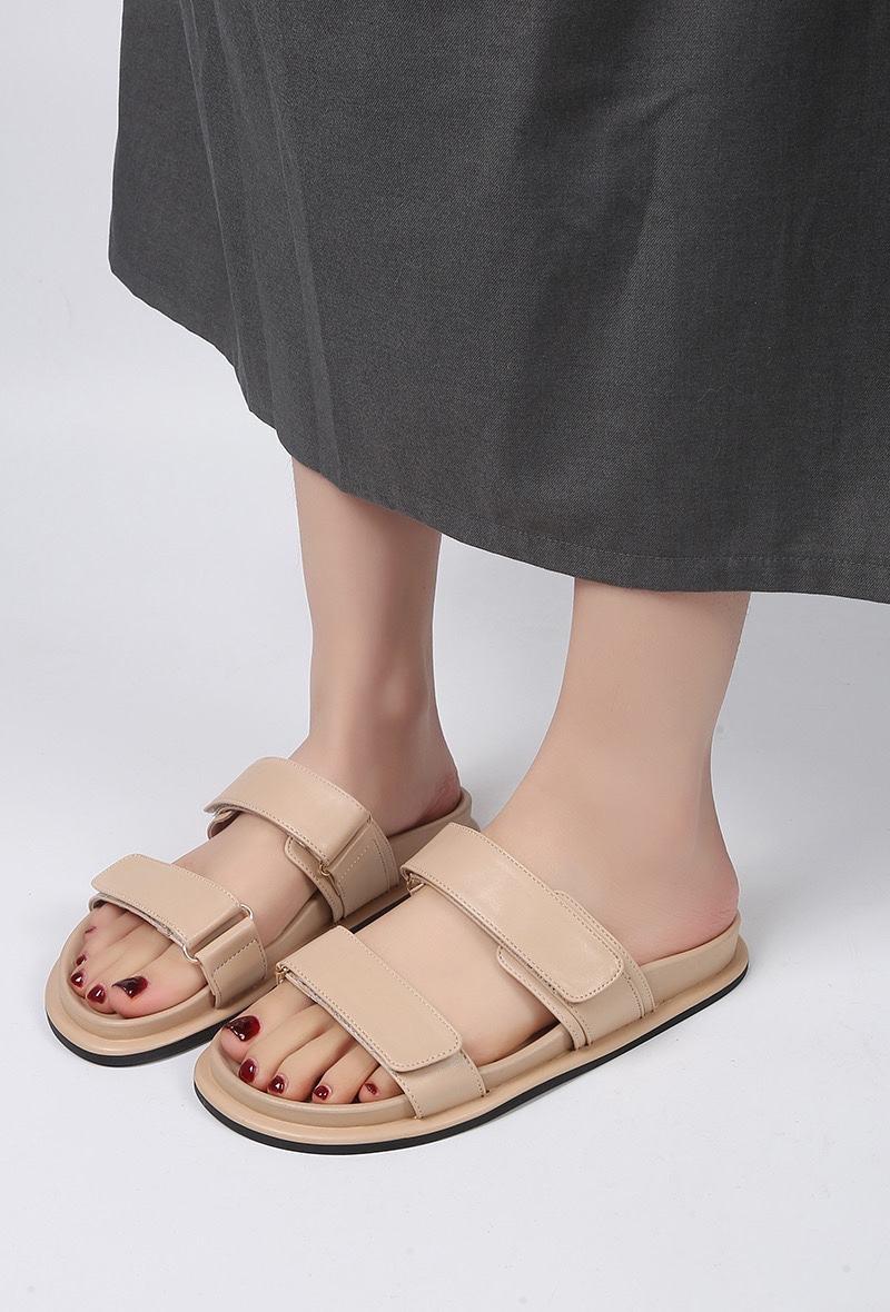 DOUBLE STRAP FLAT SLIDER SANDALS IN BEIGE