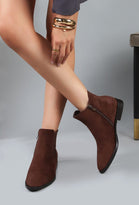 POINTED FLAT CHELSEA BOOTS IN BROWN