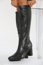 BLACK KNEE HIGH HEELED BOOT