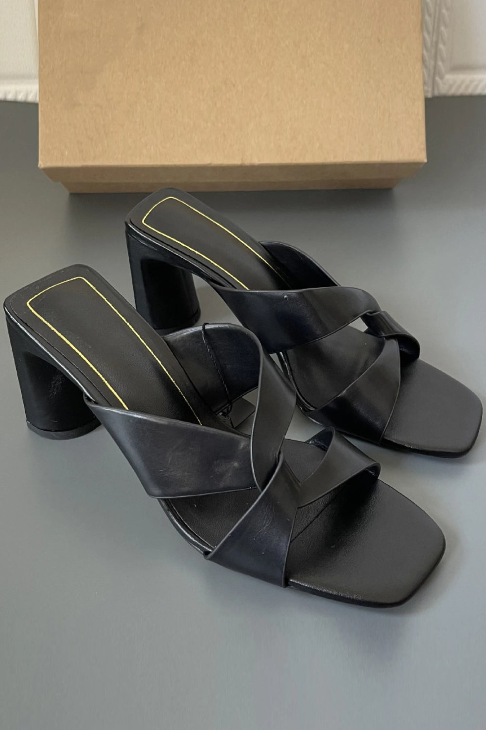 DESGINER BLACK PU CROSS STRAP BLOCK HEEL