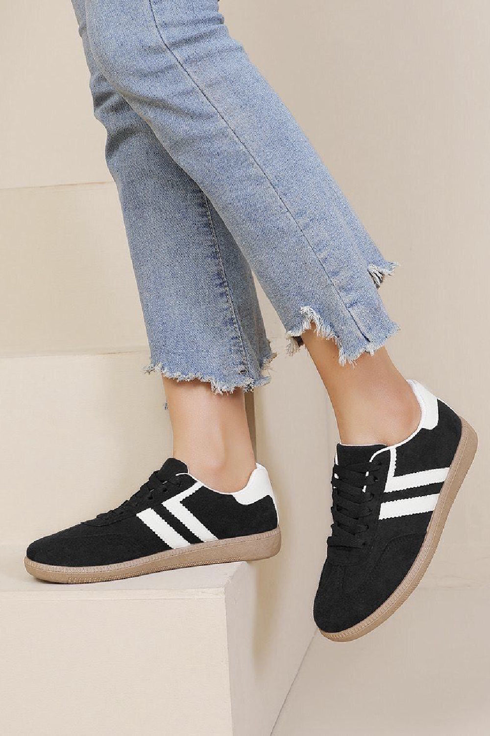 BLACK WHITE FLAT LACE UP SNEAKERS TRAINERS