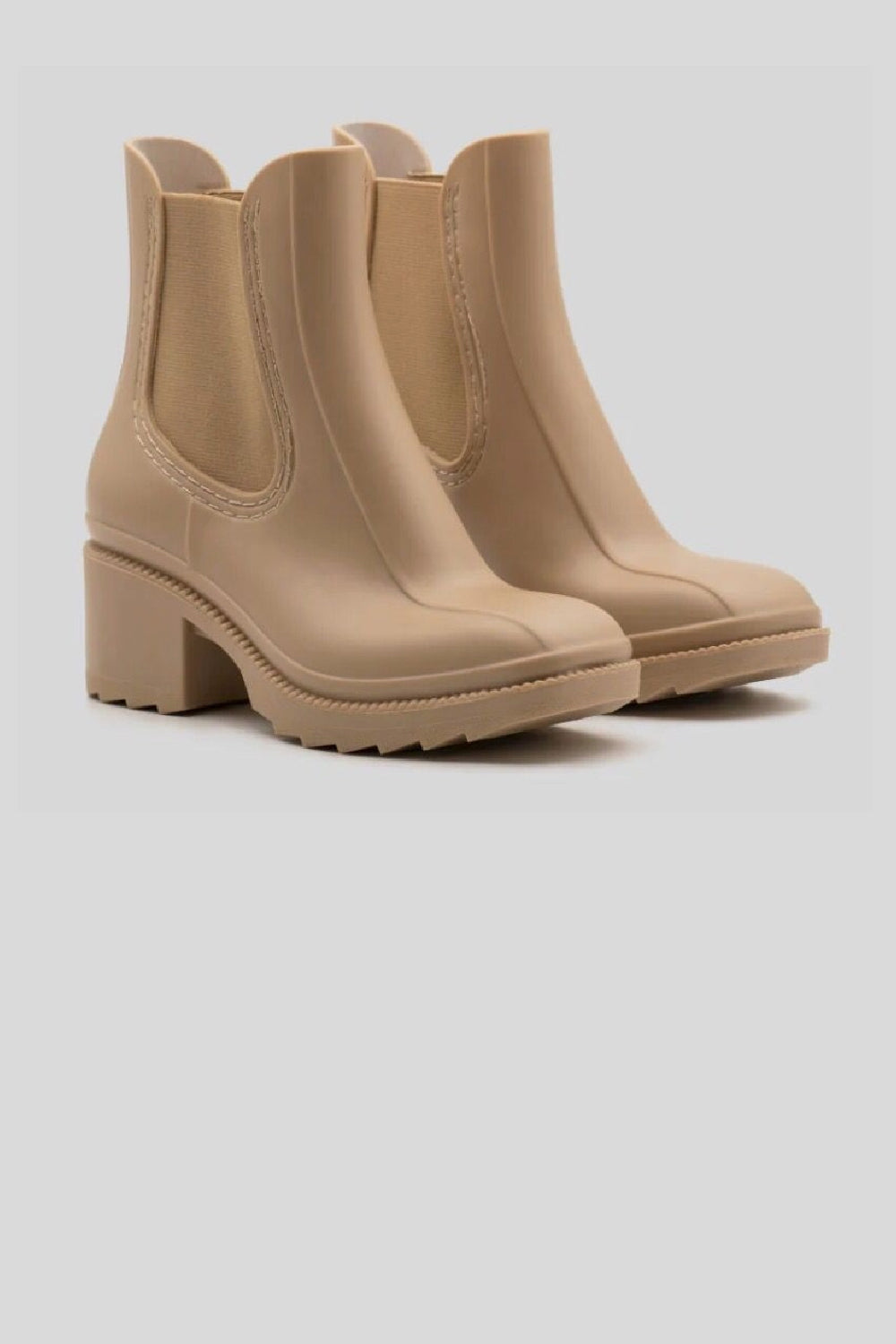 BEIGE HEELED CLASSIC CHELSEA ANKLE BOOTS