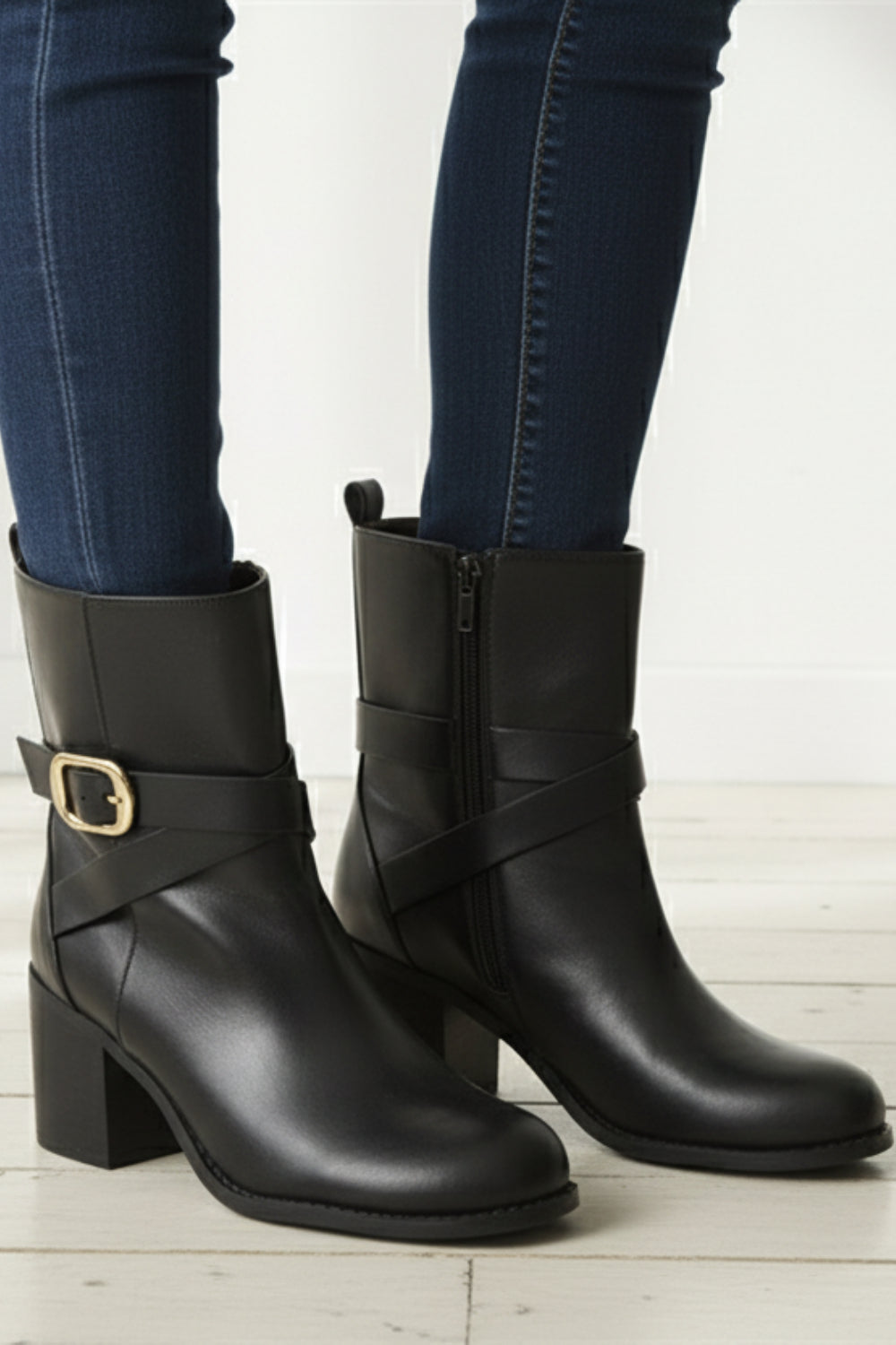 BLACK BLOCK HEELED ANKLE BOOTS