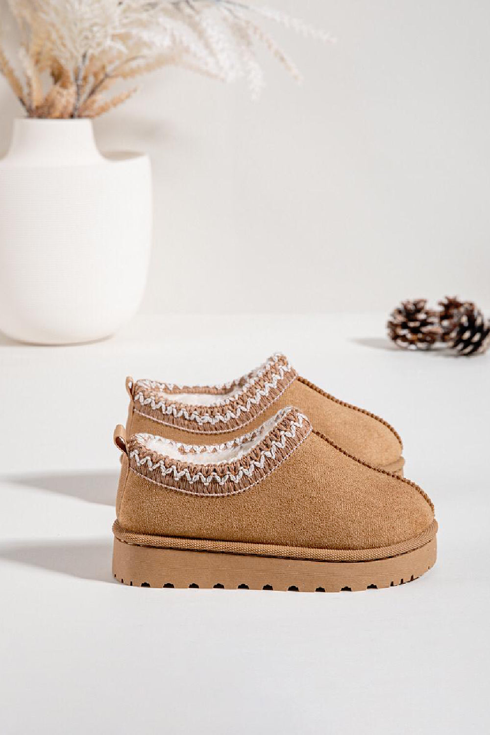 KIDS EMBROIDERY DETAIL FAUX FUR LINING SLIPPERS IN CAMEL 21-24 SIZES