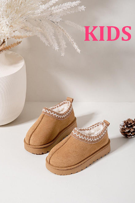 KIDS EMBROIDERY DETAIL FAUX FUR LINING SLIPPERS IN CAMEL 21-24 SIZES