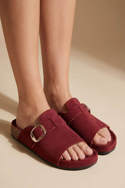 Wholesale Women's Buckle Mule Sandals In Burgundy
