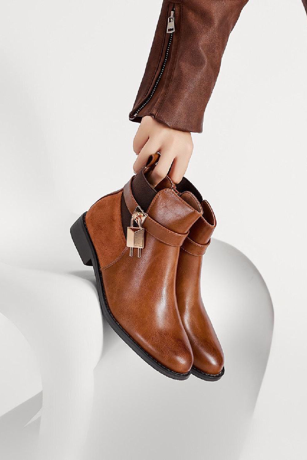 Women's Flat Lock Detail Chelsea Designer Ankle Boot in Camel