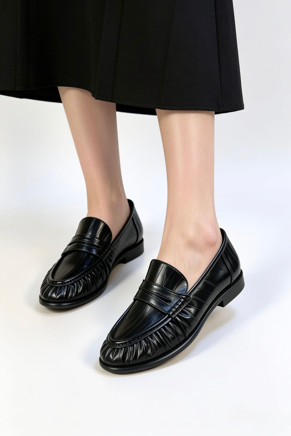 Women's Black Textured Shiny Pleated Slip On Loafers