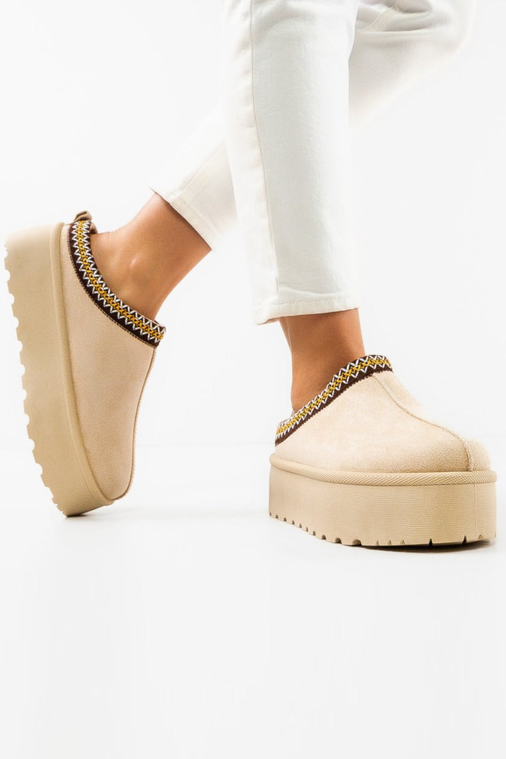 BEIGE FLUFFY PLATFORM SLIPPERS FAUX FUR LINED ANKLE BOOTS