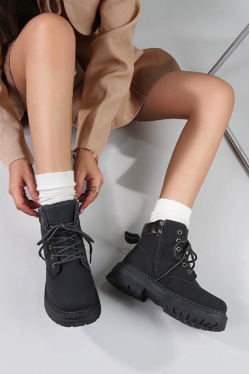 Women's Chunky Padded Lace Up Hiker Boots in Black