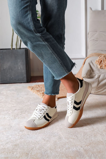 White Retro Low‑Top Trainers With Gum Sole