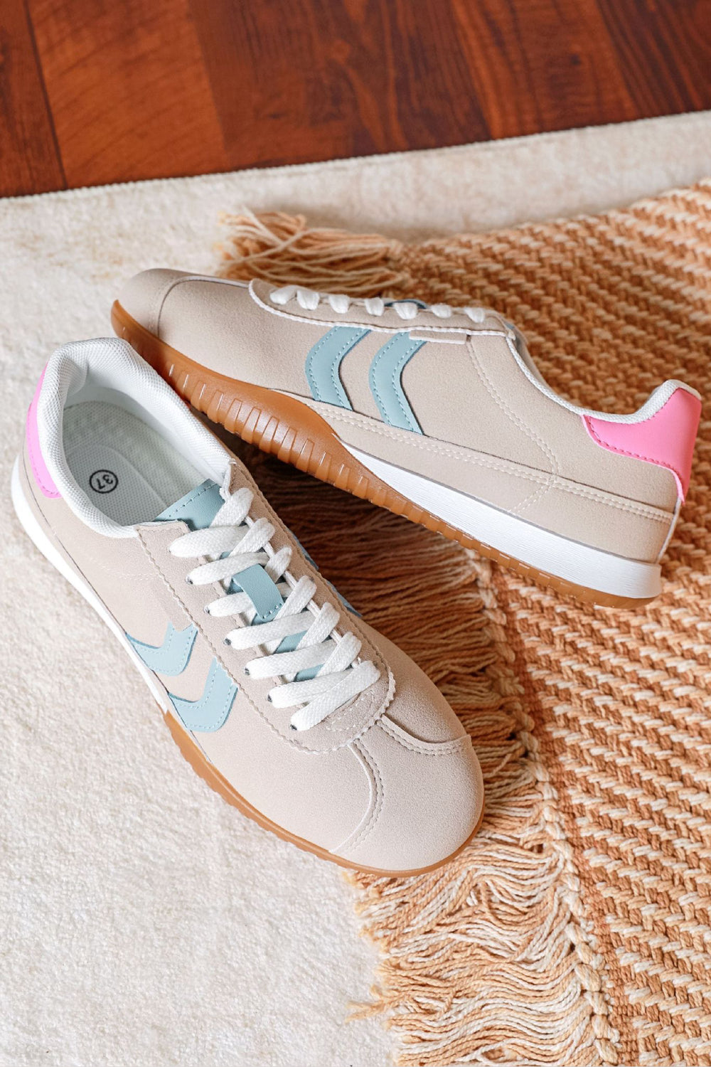 Beige Retro Low‑Top Trainers With Gum Sole