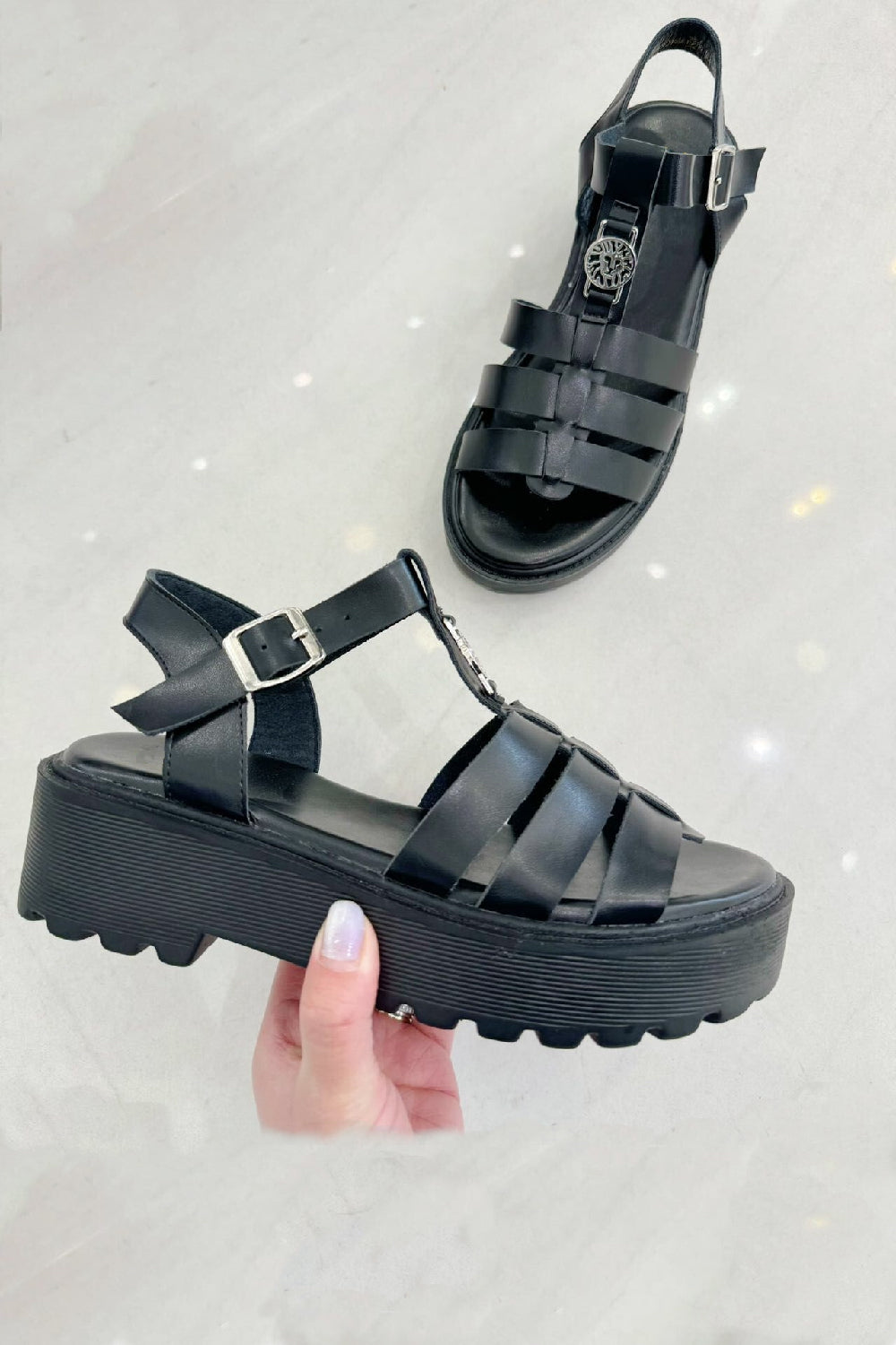 BLACK STRAPPY CHUNKY SOLE FLAT SUMMER SANDALS No Doubt Shoes