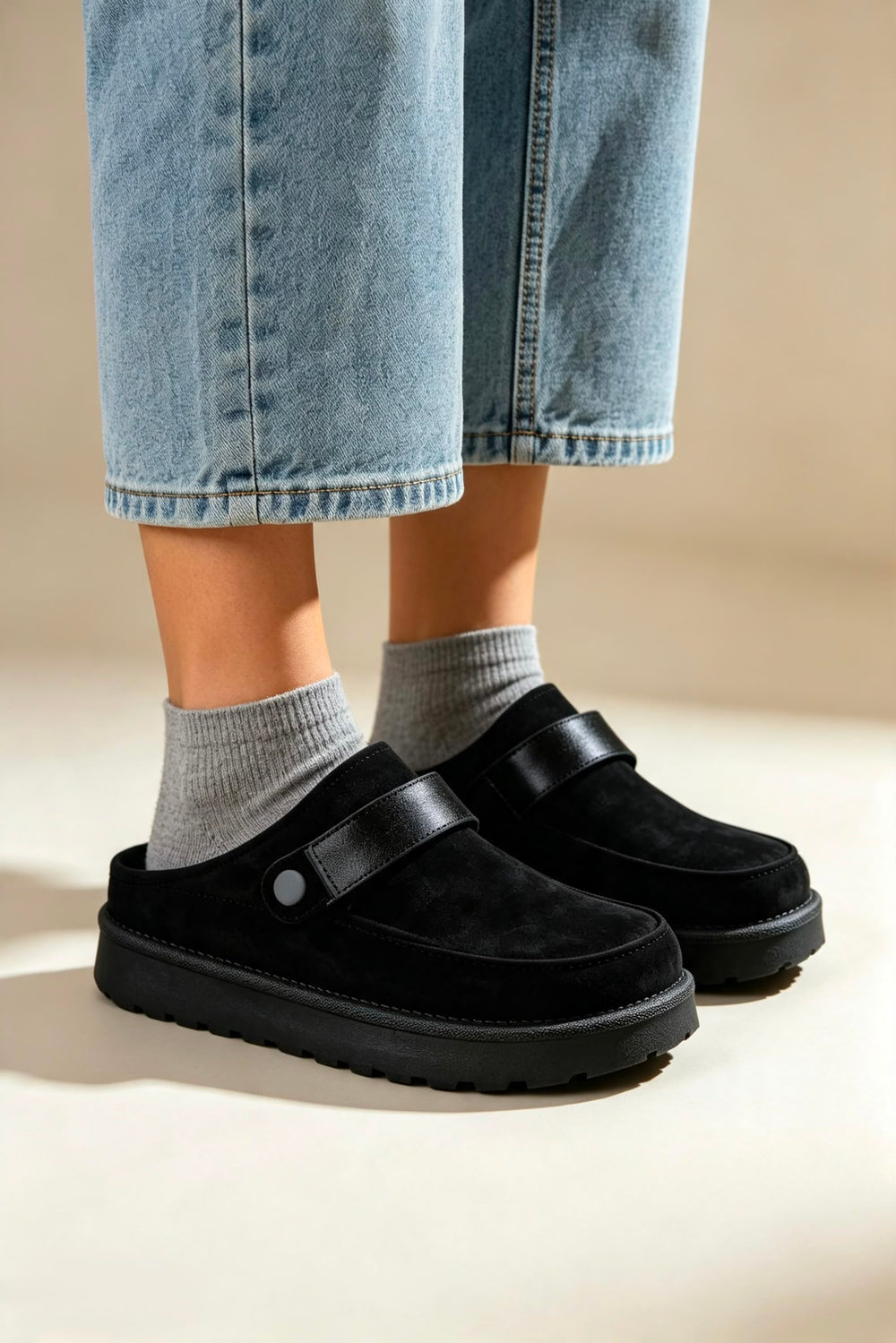 Women's Black Fleece-Lined Clog Slippers with Adjustable Strap