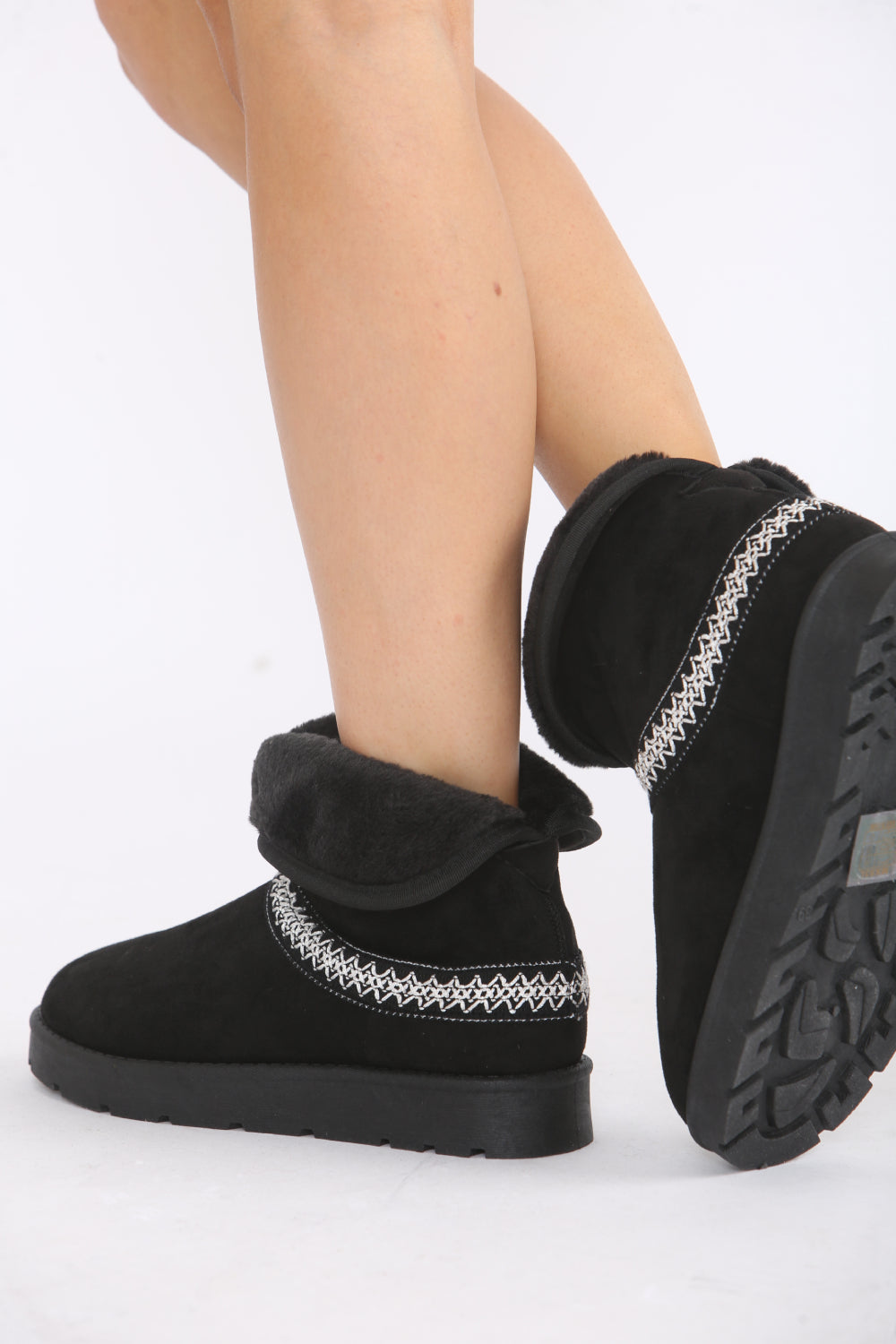 BLACK FOLD OVER EMBROIDED AZTEC DETAIL FULLY FUR LINED BOOT