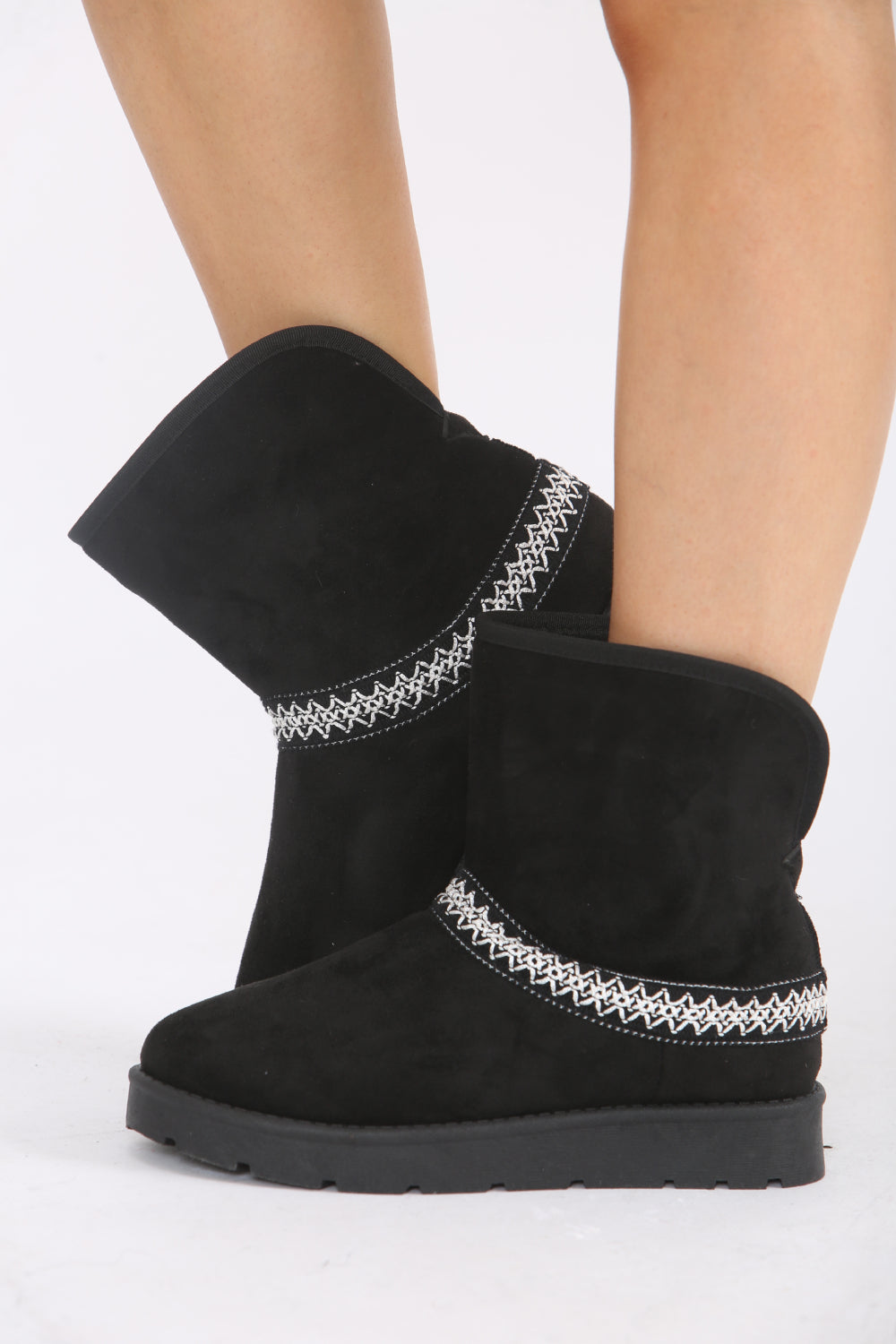 BLACK FOLD OVER EMBROIDED AZTEC DETAIL FULLY FUR LINED BOOT