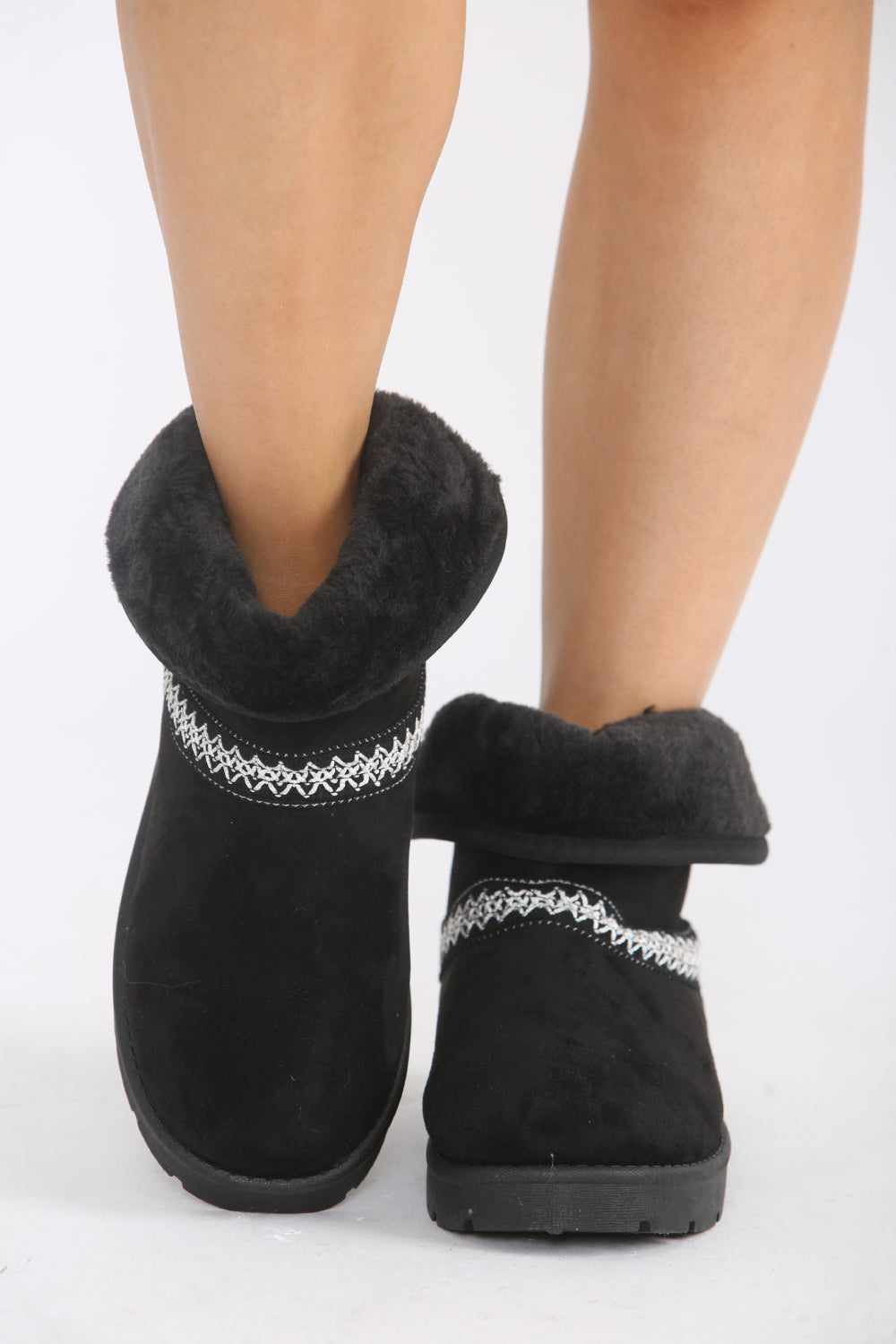 BLACK FOLD OVER EMBROIDED AZTEC DETAIL FULLY FUR LINED BOOT