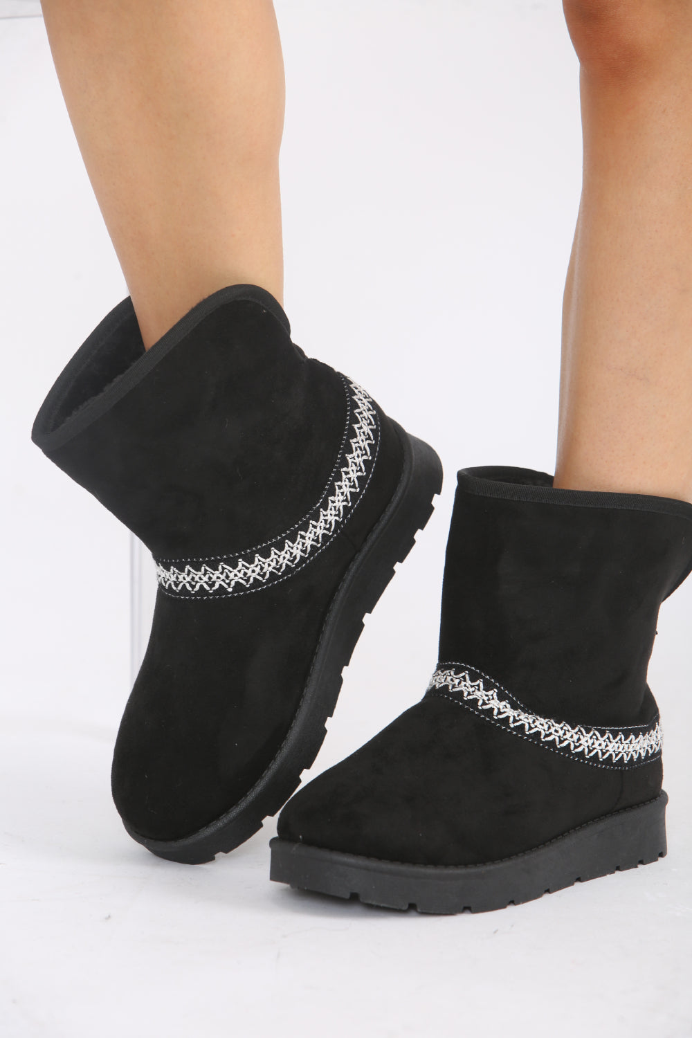 BLACK FOLD OVER EMBROIDED AZTEC DETAIL FULLY FUR LINED BOOT