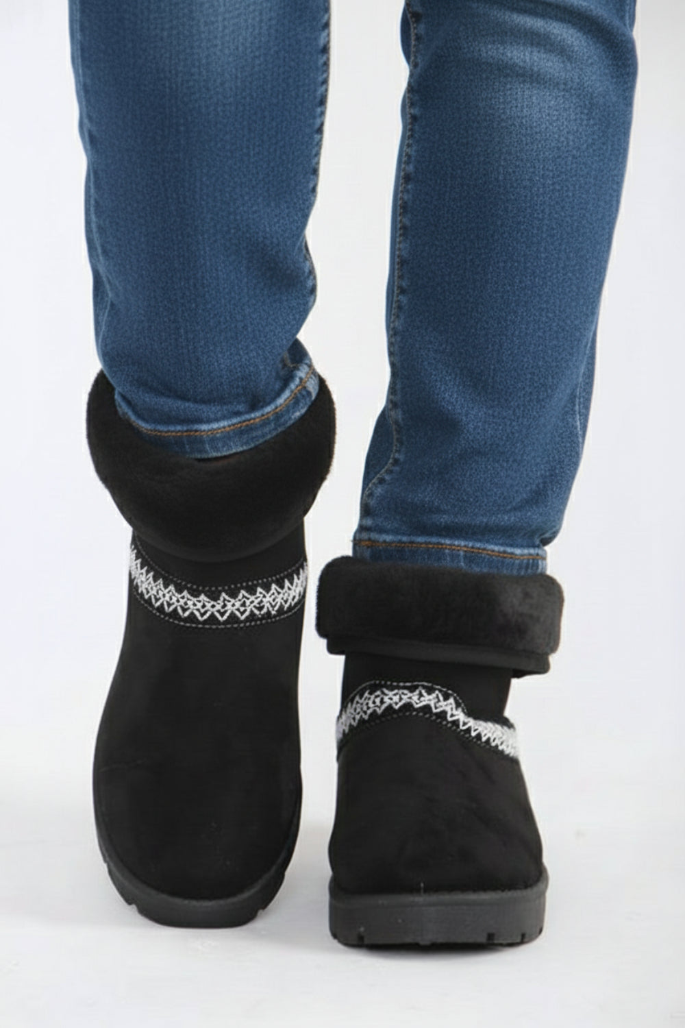 BLACK FOLD OVER EMBROIDED AZTEC DETAIL FULLY FUR LINED BOOT