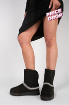 BLACK FOLD OVER EMBROIDED AZTEC DETAIL FULLY FUR LINED BOOT