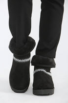 BLACK FOLD OVER EMBROIDED AZTEC DETAIL FULLY FUR LINED BOOT (PACK A)