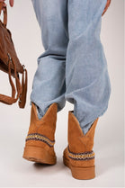 CHESTNUT FOLD OVER EMBROIDED AZTEC DETAIL FULLY FUR LINED BOOT (PACK A)