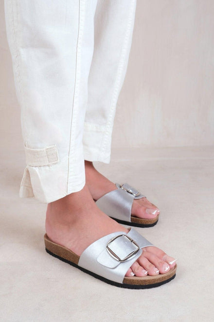 SILVER OVERSIZED BUCKLE SOFT FOOTBED SANDALS