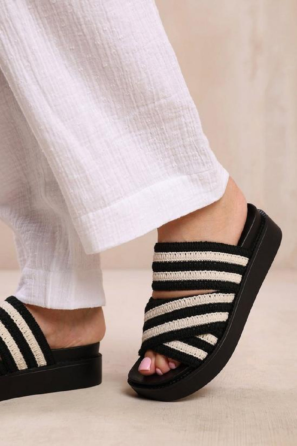 BLACK BEIGE WOVEN CROSS STRAP FLATFORM SLIDER SANDAL