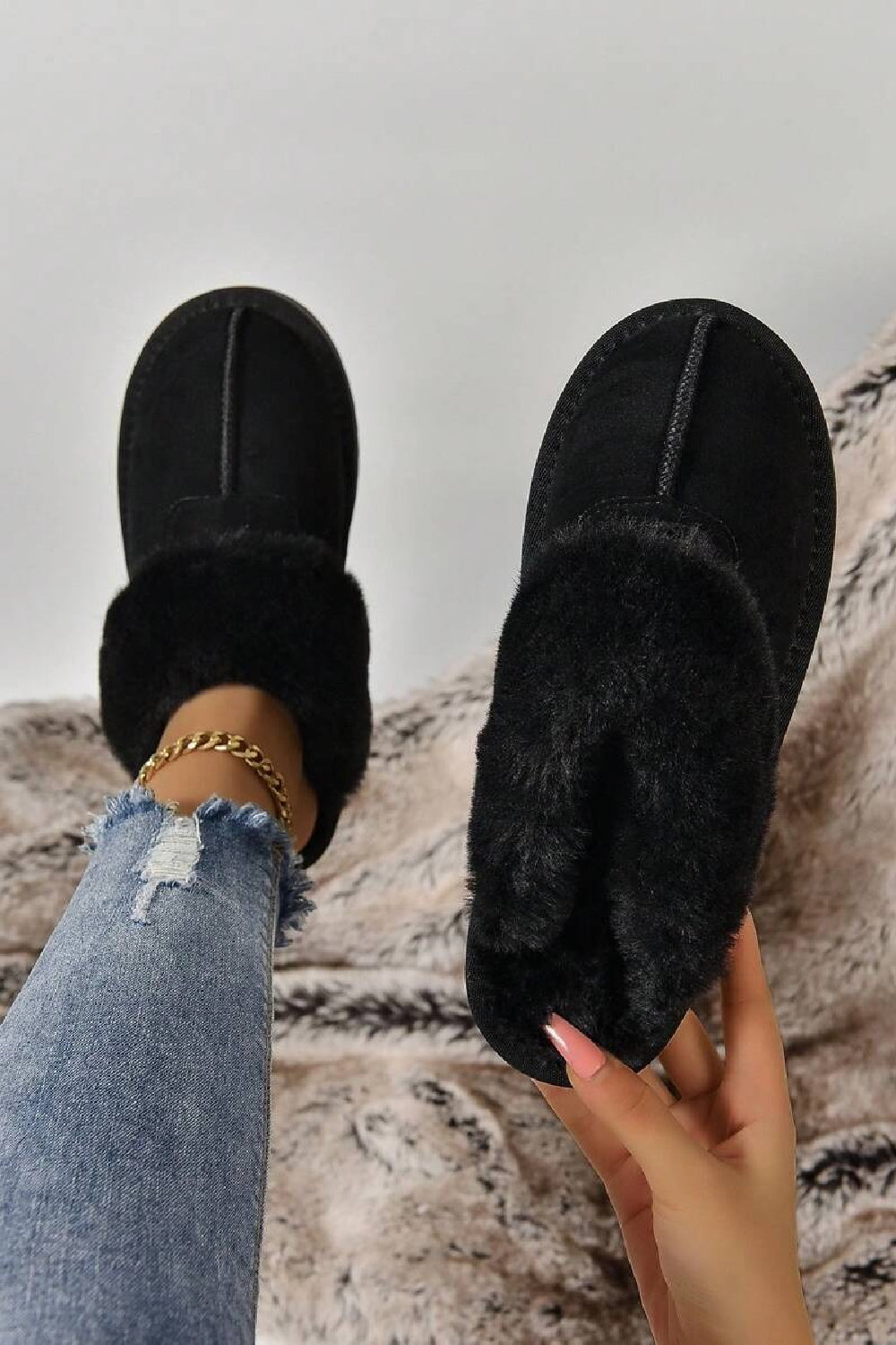 WOMENS WARM BLACK SUEDE SNUG FAUX FUR SLIPPERS