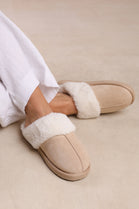 WOMENS WARM CREAM SUEDE SNUG FAUX FUR SLIPPERS