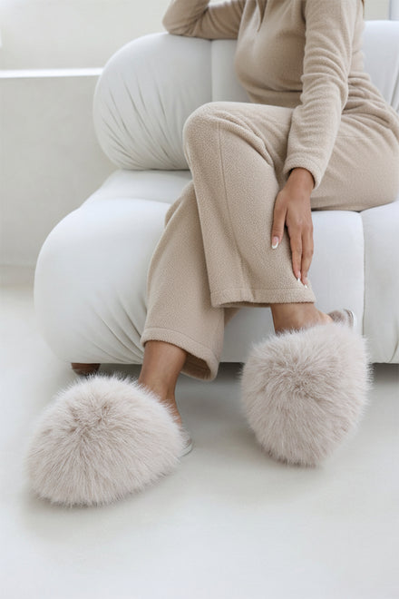 BEIGE EXTREME OVERSIZED FAUX FUR FLUFFY SLIPPERS (12 PAIRS)