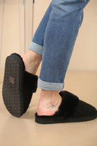 WOMENS KNITTED BLACK SNUG FAUX FUR SLIPPERS