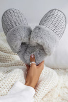 WOMENS KNITTED LIGHT GREY SNUG FAUX FUR SLIPPERS